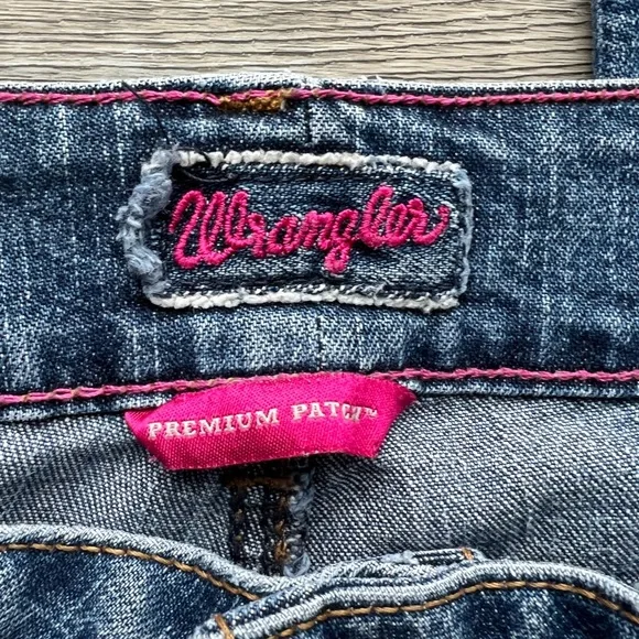 Super Cute Wrangler Jeans - Picture 5 of 6